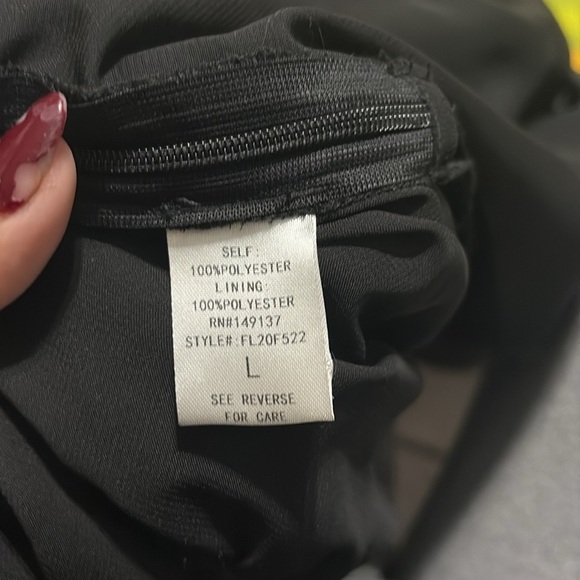 Elegant Black Pleated Maxi Dress - Picture 7 of 7